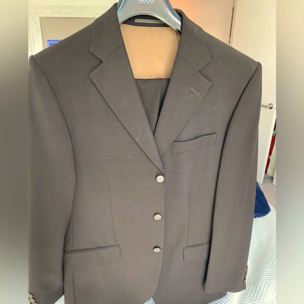 Hugo boss suit 40r beautiful orange lining